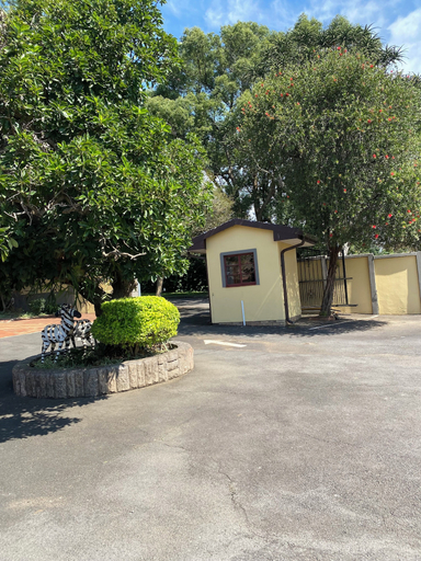 Exterior & Views 2, Madlula's Guesthouse, Umgungundlovu