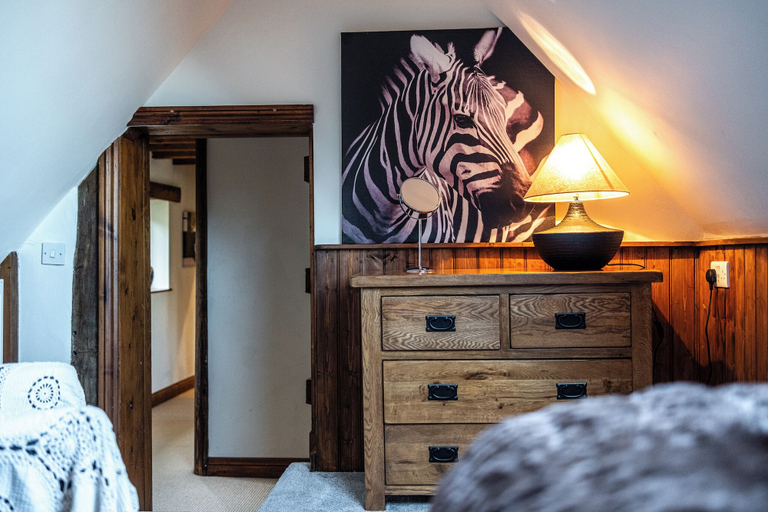 Others 4, The Threshing Barn-Stunning 5 BD Retreat, Worcestershire