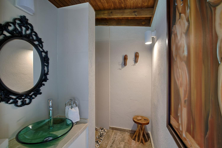 Bathroom 4, Mont Carpe Diem