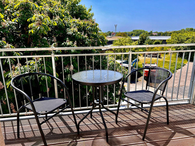 Others 5, Apartment Oase for Four, Saalekreis