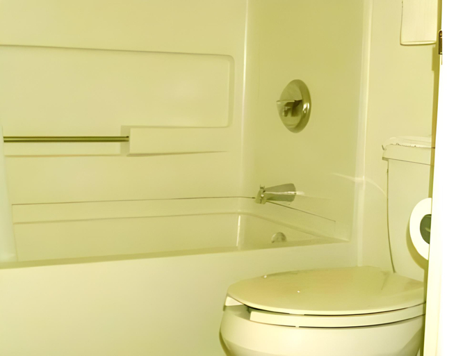 Bathroom 2, Travel Inn - Lugoff, Kershaw
