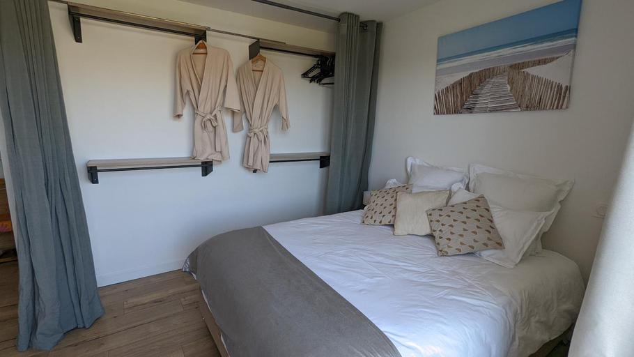 Others 5, Chambre L a Tavel, Gard