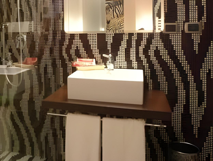 Bathroom 2, Hotel Motel K, Pavia