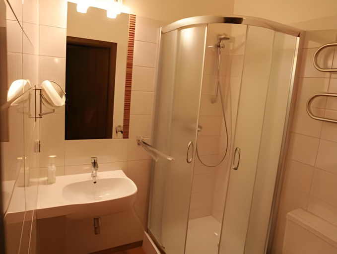 Bathroom 2, Motel Klara, Pleszew