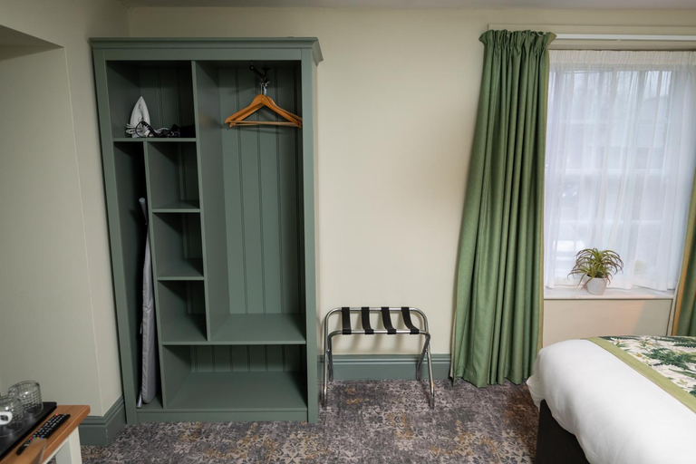 Bedroom 2, Rockingham Arms by Good Night Inns, Barnsley