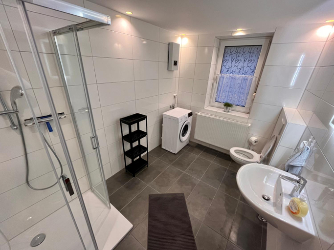 Others 5, Monteurunterkunft Simmershausen - Parken, Waschen und Wifi inklusive, Kassel