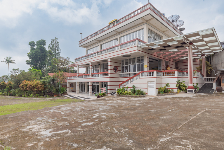 Exterior & Views