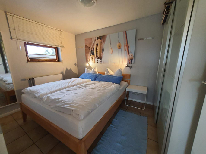 Bedroom 2, Haus Achtern Diek in erster Reihe am Meer, Ostholstein