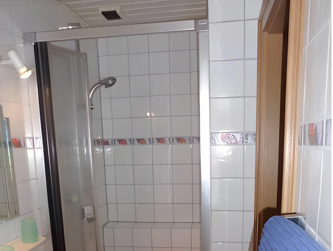 Bathroom 3, Gastehaus Barbara Schwaiger, Traunstein