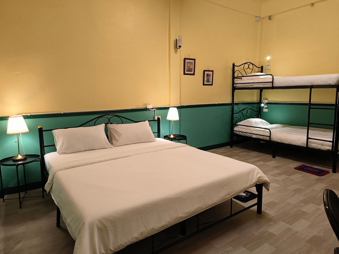 Bedroom 3, During Moonshine Hostel Samyan, Bang Rak