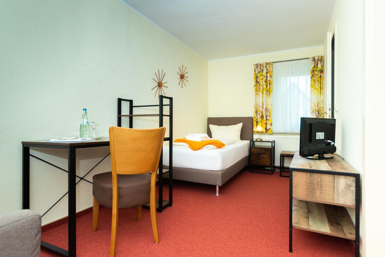 Bedroom 2, Wanderhotel Sonnebergbaude, Görlitz
