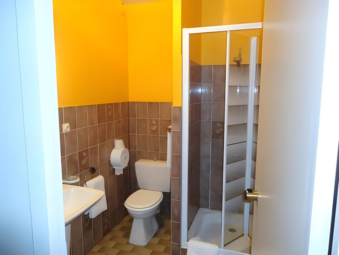 Bathroom 3, Hotel Juantorena, Pyrénées-Atlantiques