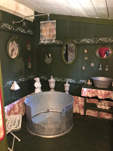 Bathroom, Les Insolites, Meuse