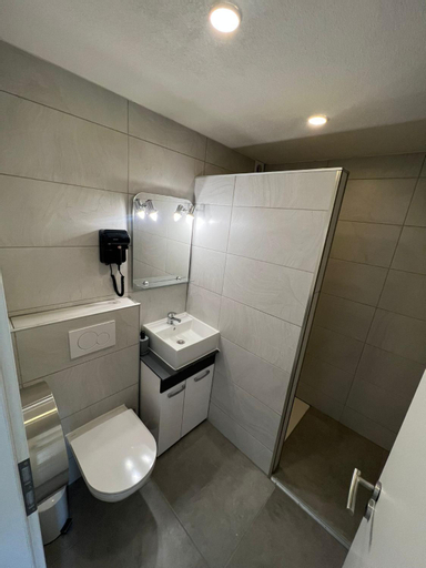 Bathroom 11