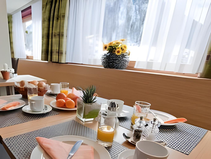 Food & Drinks 5, Hotel Garni Bergsonne, Inn