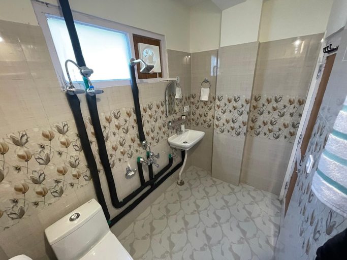 Bathroom 5, The Bulevar - Alpine, Lahul & Spiti