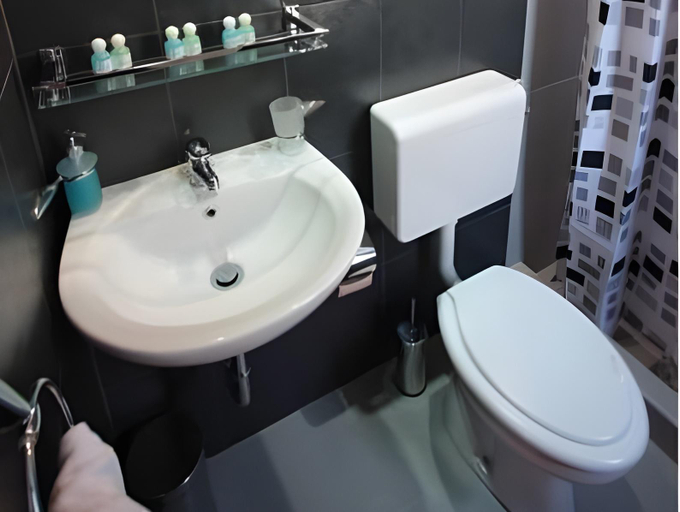 Bathroom 2, Selection Rooms, Belgrade