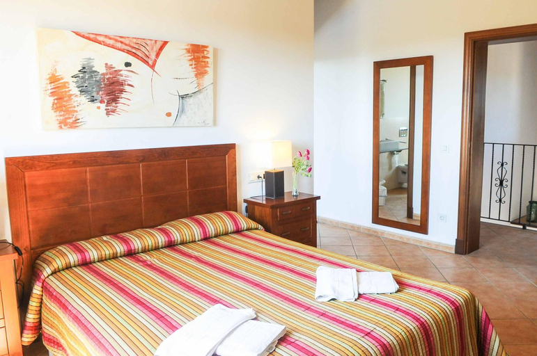 Others 4, Villa Xiquetes, Baleares