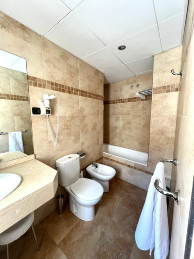 Bathroom 2, Carlos V Malaga, Málaga