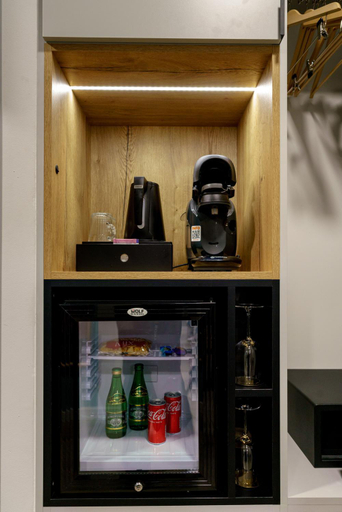 Food & Drinks 4, Kamienica no 111a Warsaw Airport, Warsaw