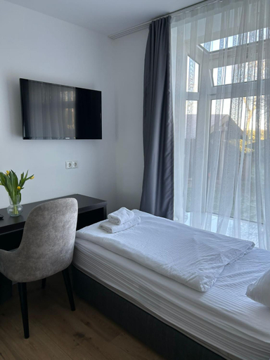 Others 3, M & M Hotel, Verden