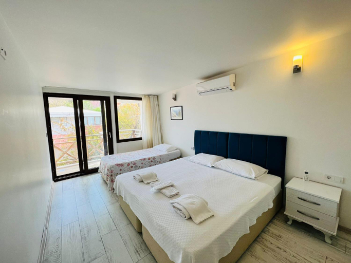 Others 3, Giritli Rum Meyhanesi & Butik Otel, Karaburun