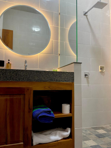 Bathroom 4, Lebak Bali Batu Mejan, Badung