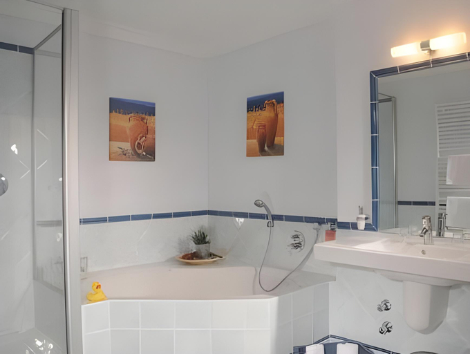Bathroom 3, Landhotel Jackel, Gütersloh