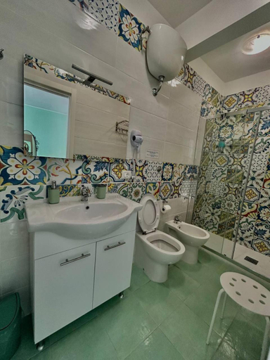 Others 4, MALUSI B&B, Napoli