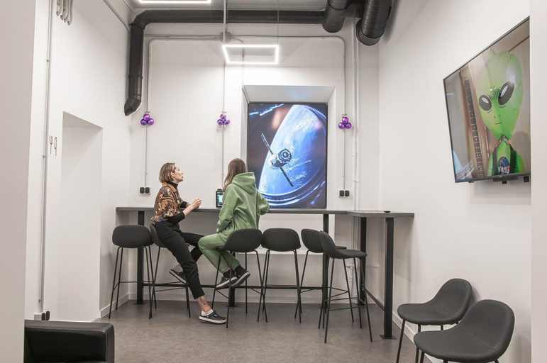 Others 2, AV-2 capsule hotel, Shevchenkivs'kyi