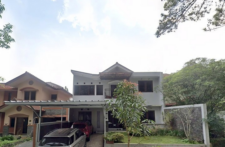 Exterior & Views, Villa Bandung Lembang With Jacuzzi Air hangat & Billiard, Bandung