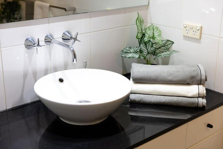 Others 5, NEW! A Comfy & Stylish Apt Next to Darling Harbour, Sydney