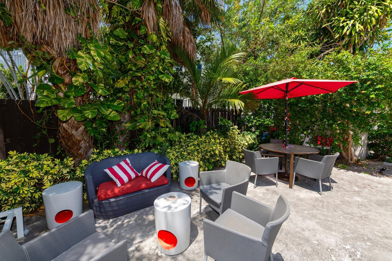Others 5, Sunny Days Apartments, Miami-Dade