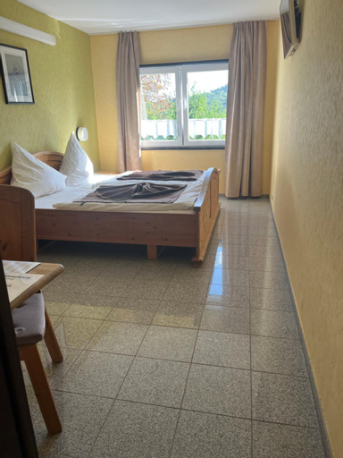 Bedroom 2, Hotel Eifeltor, Euskirchen