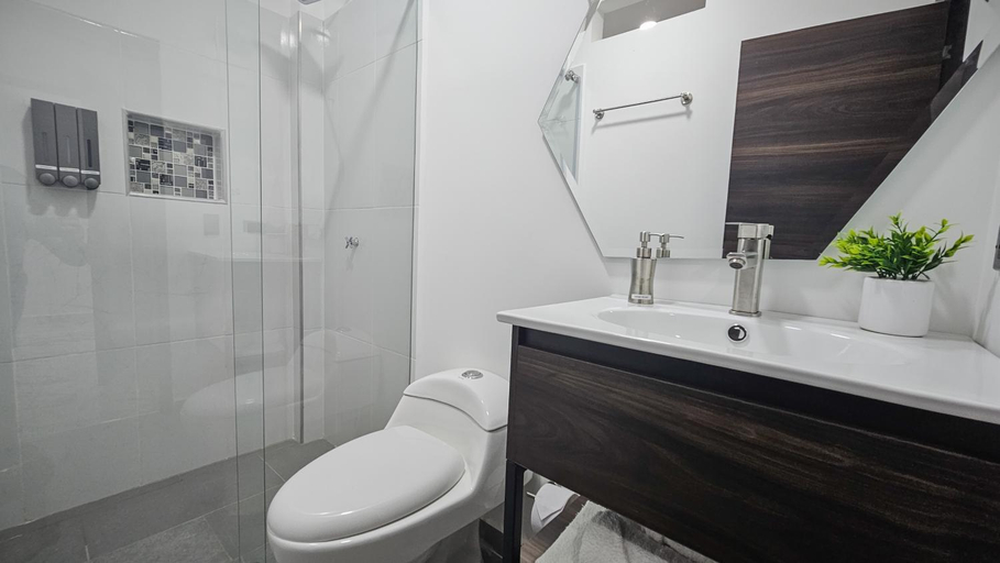 Bathroom 5, ZAFIRO HOTEL, Puerto Triunfo