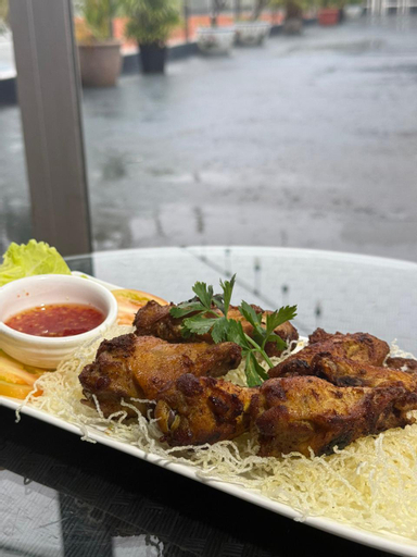 Food & Drinks 9