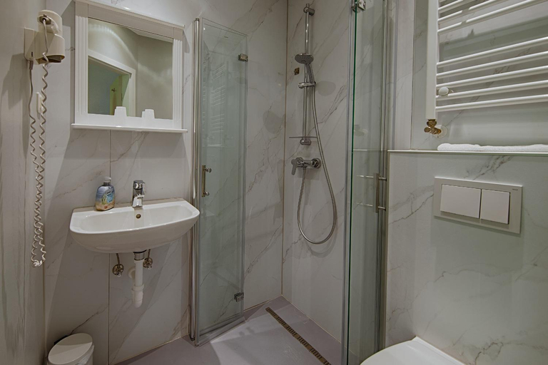 Bathroom 2, See Hotel Karlslust Chalets, Oder-Spree