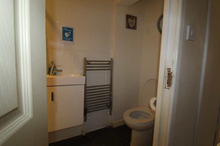 Bathroom 3, Keswick House Chesterfield, Derbyshire