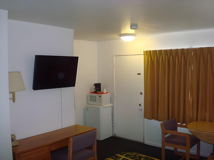 Others 4, Desert Inn, Kern