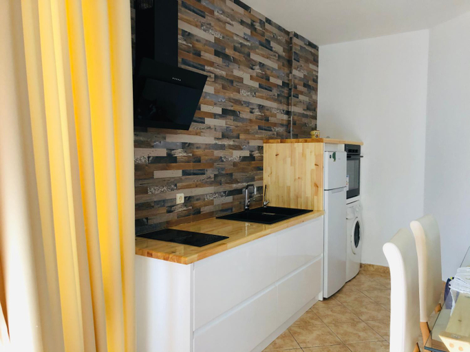 Others 5, Flora Apartments Sarande, Sarandës