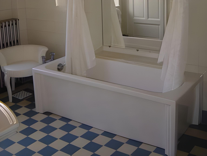 Bathroom 2, Le Terrondou, Cantal