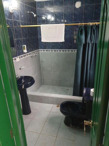 Bathroom, CasKaffeSu Hotel and Restaurant Mindo, San Miguel de los Bancos