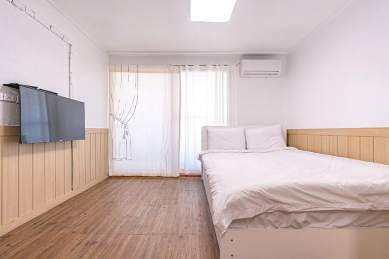 Bedroom 2, Daebudo (Yeongheungdo) Four Seasons Pension, Ongjin