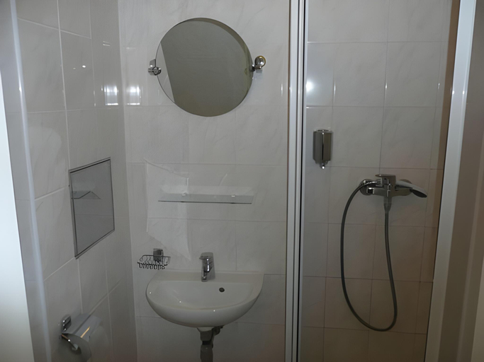 Bathroom 3, Hotel Labe, Litoměřice