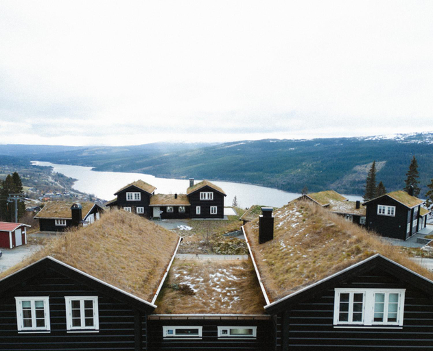 Exterior & Views