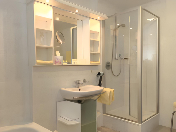 Bathroom 3, Appartment Hotel Victoria, Passau