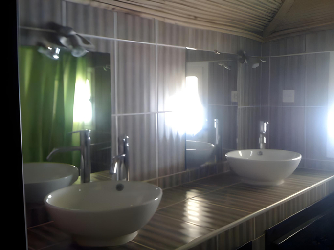 Bathroom 3, Agence Adjana Resort, Mbour