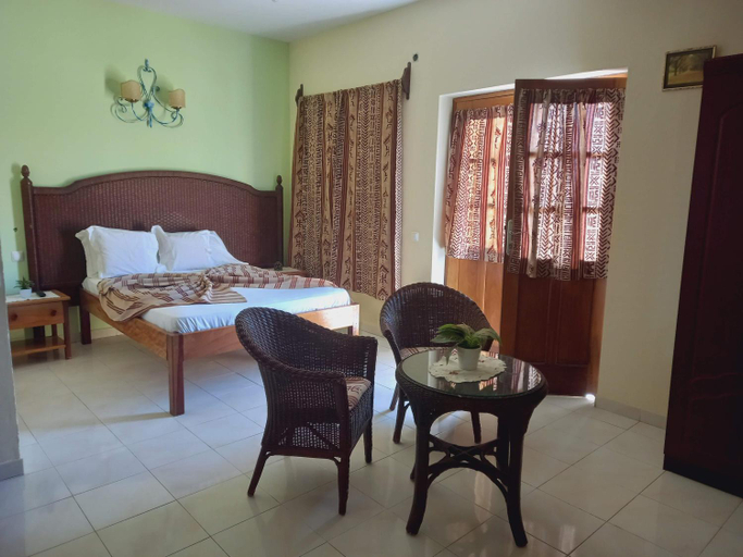 Others 4, Residencial Rosa Criola