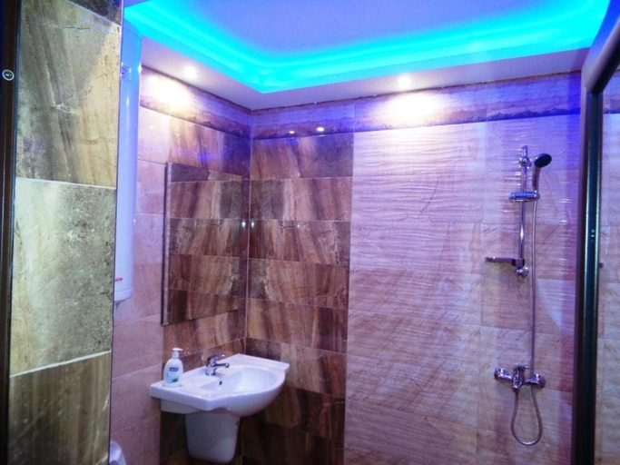 Bathroom, "При братята" - Apartments & Studios, Sandanski