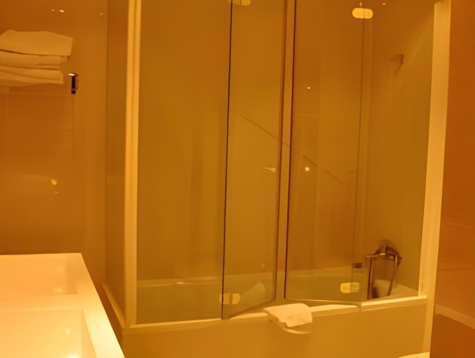 Bathroom 3, Hotel Les Neus, Pyrénées-Orientales